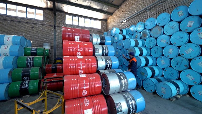 Rezin Haye YAZD ENG.00_01_10_20.Still030-min