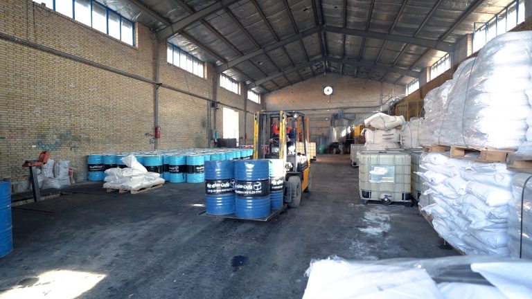 Rezin Haye YAZD ENG.00_01_24_47.Still032-min