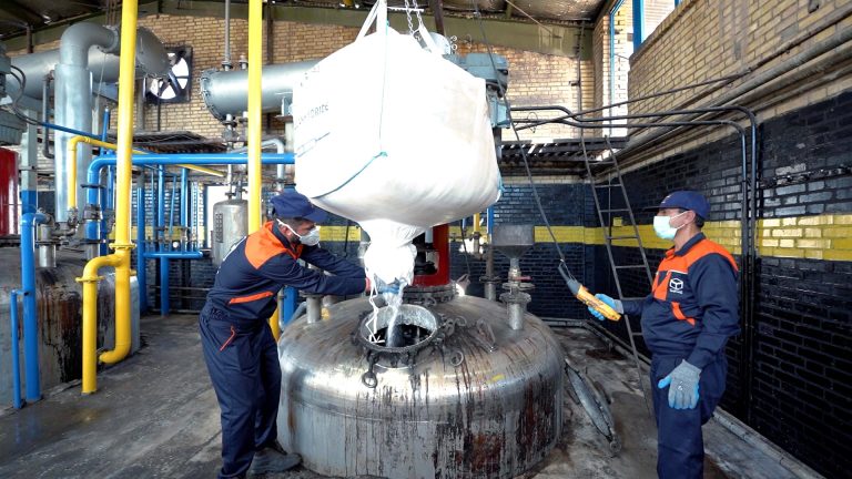 Rezin Haye YAZD ENG.00_01_37_01.Still033-min