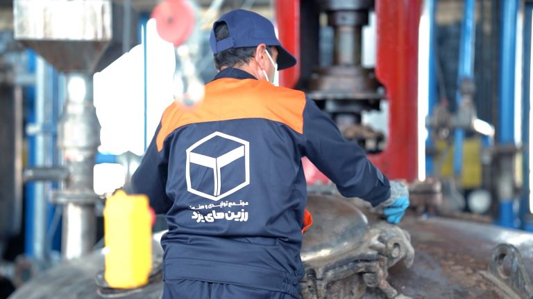 Rezin Haye YAZD ENG.00_01_53_36.Still036-min