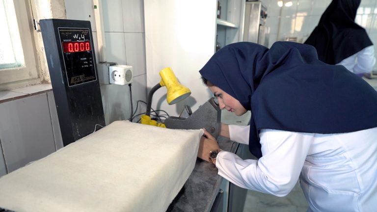 Rezin Haye YAZD ENG.00_03_11_46.Still044-min