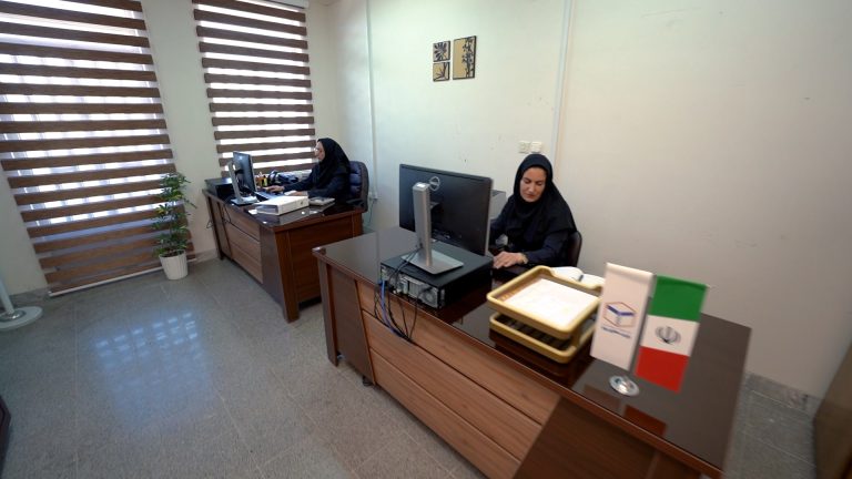 Rezin Haye YAZD ENG.00_03_31_24.Still047-min