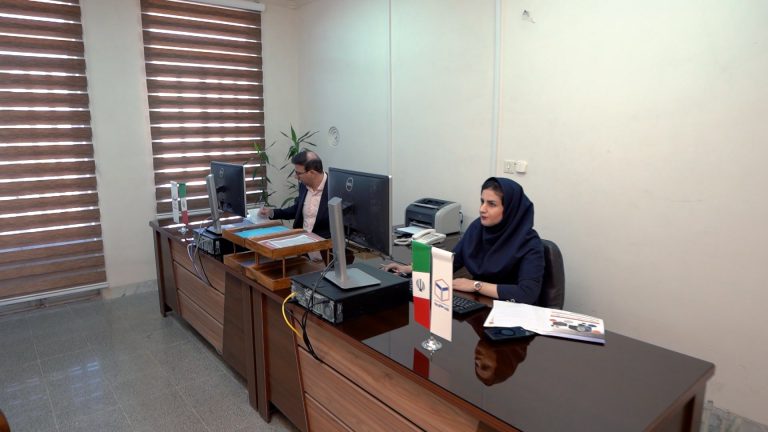 Rezin Haye YAZD ENG.00_03_34_04.Still048-min