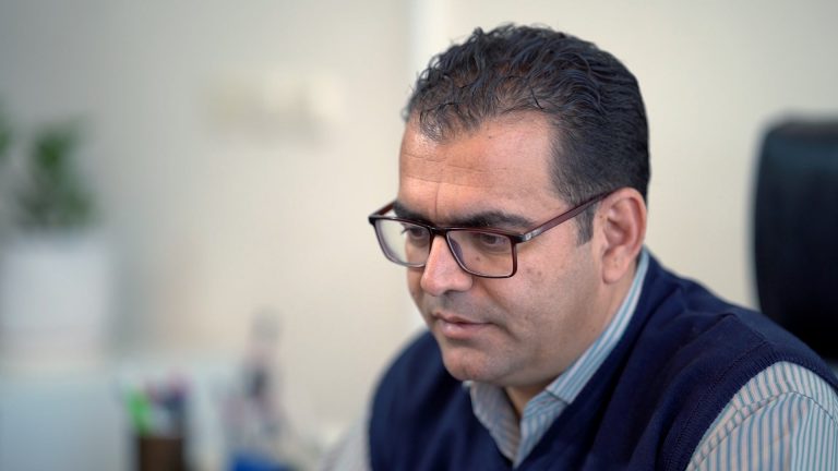 Rezin Haye YAZD ENG.00_03_38_20.Still051-min